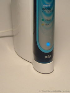 Braun-Oral-B-Sonic-Complete-Type-4717-recharging